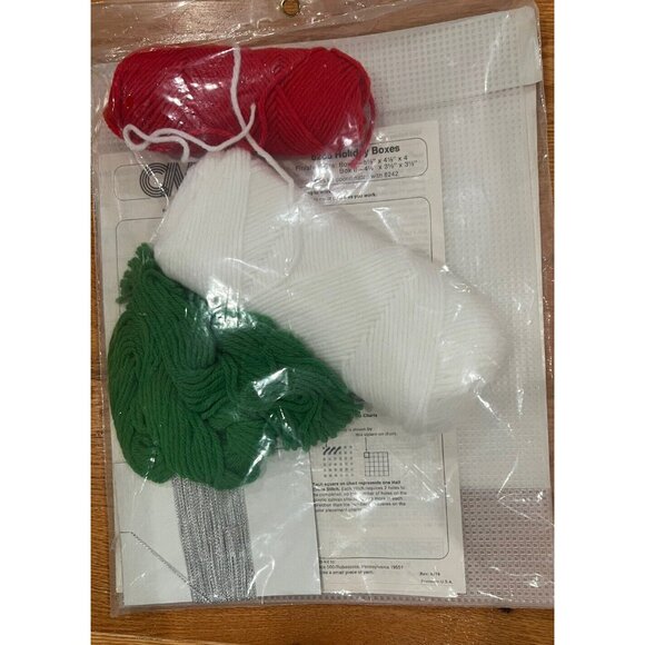 Columbia Minerva Needlepoint Christmas Idea Kit Holiday Boxes 8235 - Picture 3 of 6